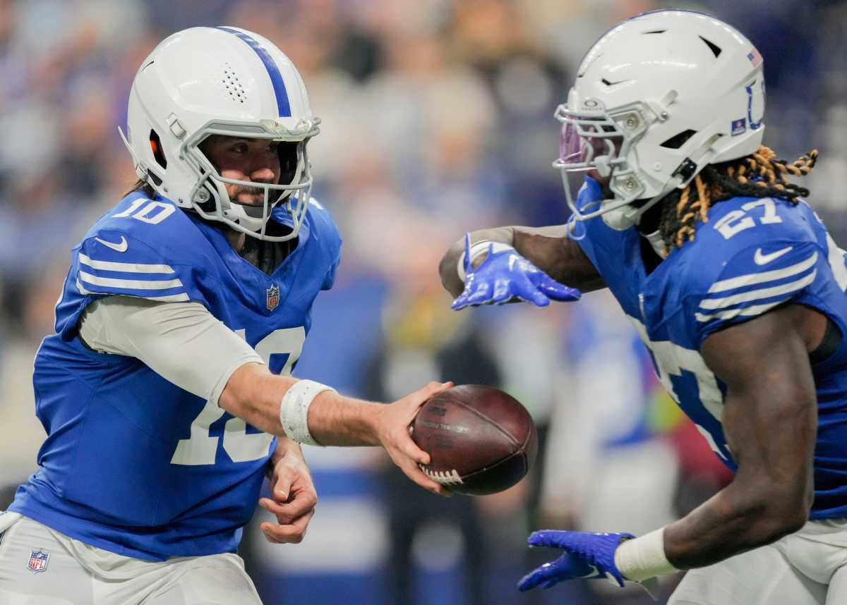 Indianapolis Colts quarterback Gardner Minshew II (10) hands the ball off to Indianapolis Colts running back Trey Sermon (27) on Saturday, Dec. 16, 2023, during a game against the Pittsburgh Steelers at Lucas Oil Stadium in Indianapolis.